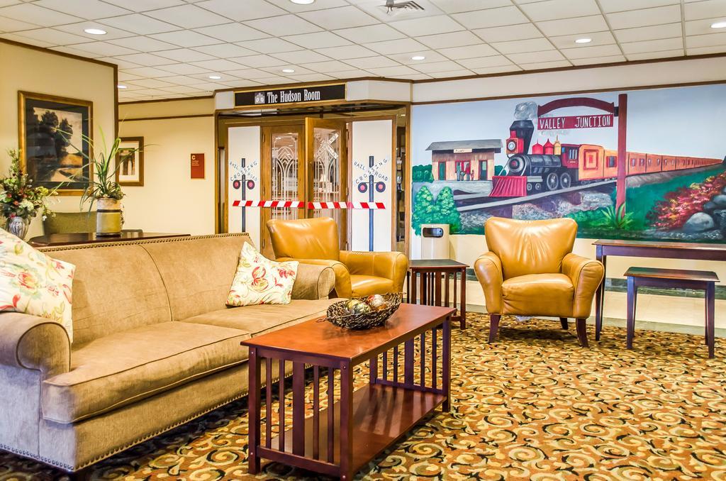 Norwood Inn Hudson מראה חיצוני תמונה