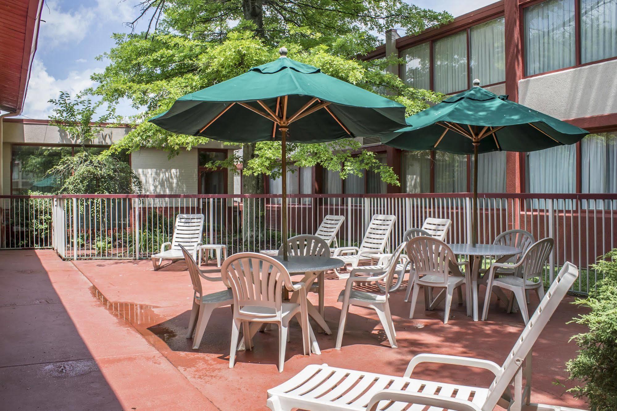 Norwood Inn Hudson מראה חיצוני תמונה