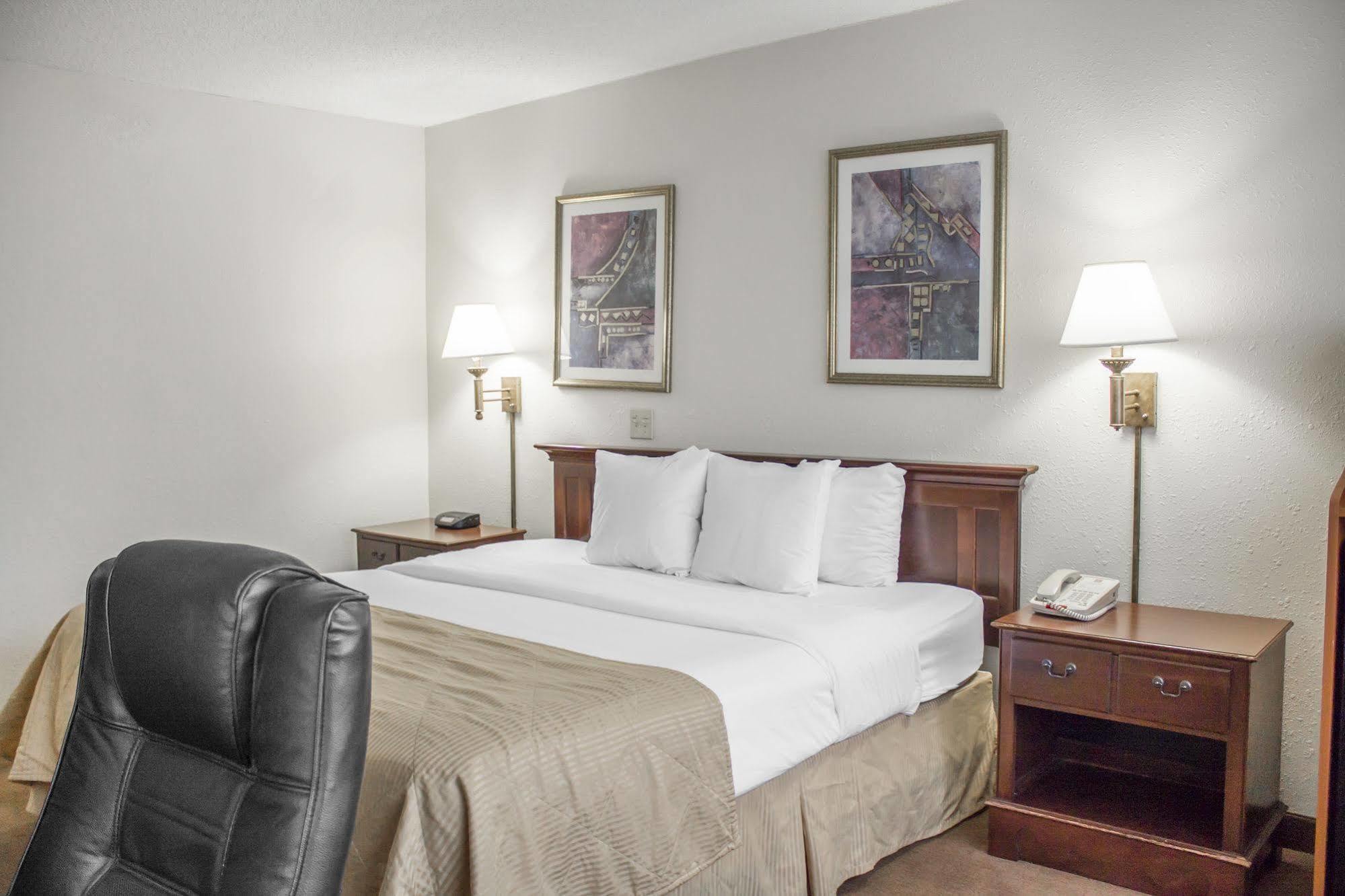 Norwood Inn Hudson מראה חיצוני תמונה