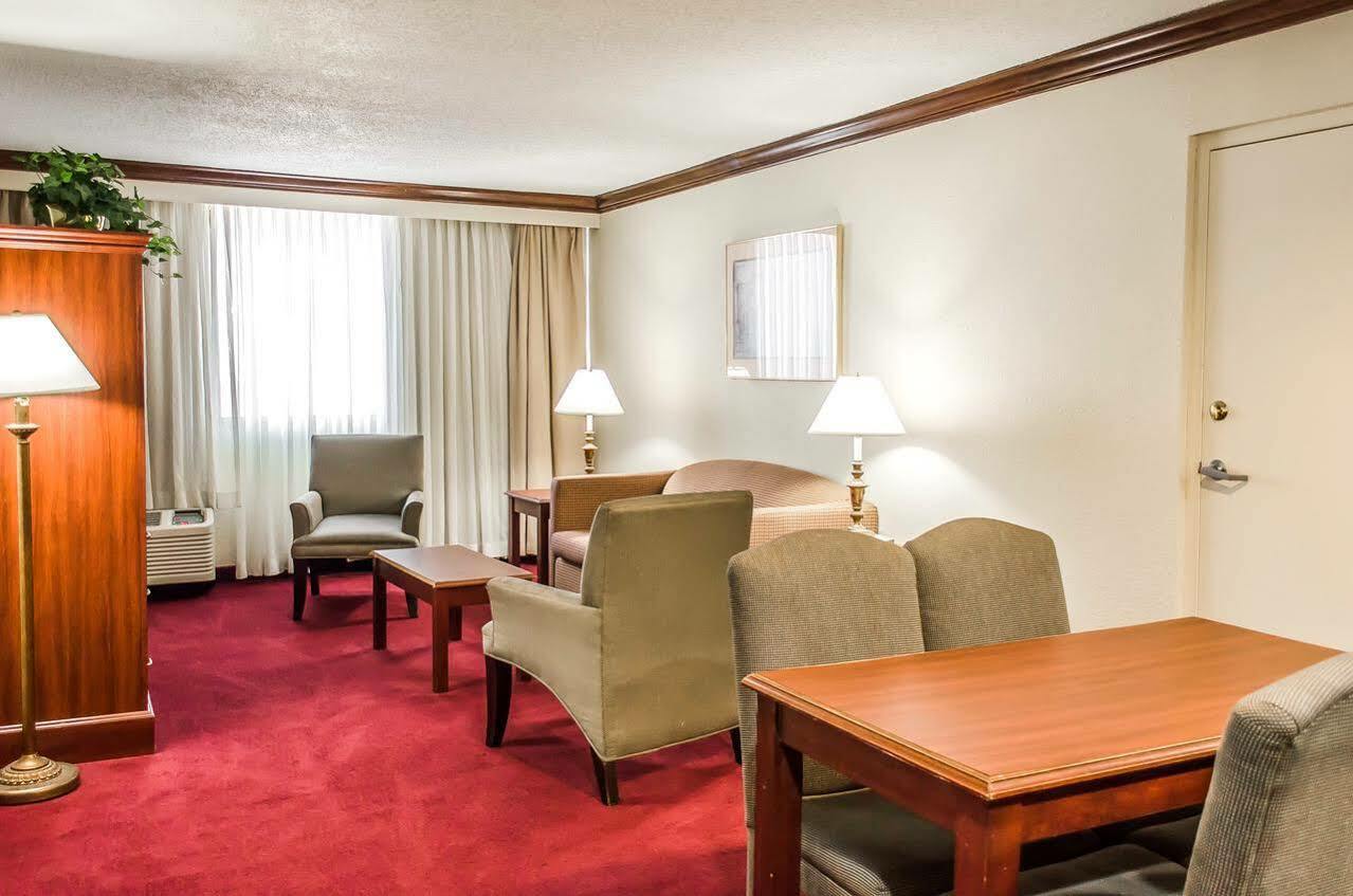 Norwood Inn Hudson מראה חיצוני תמונה