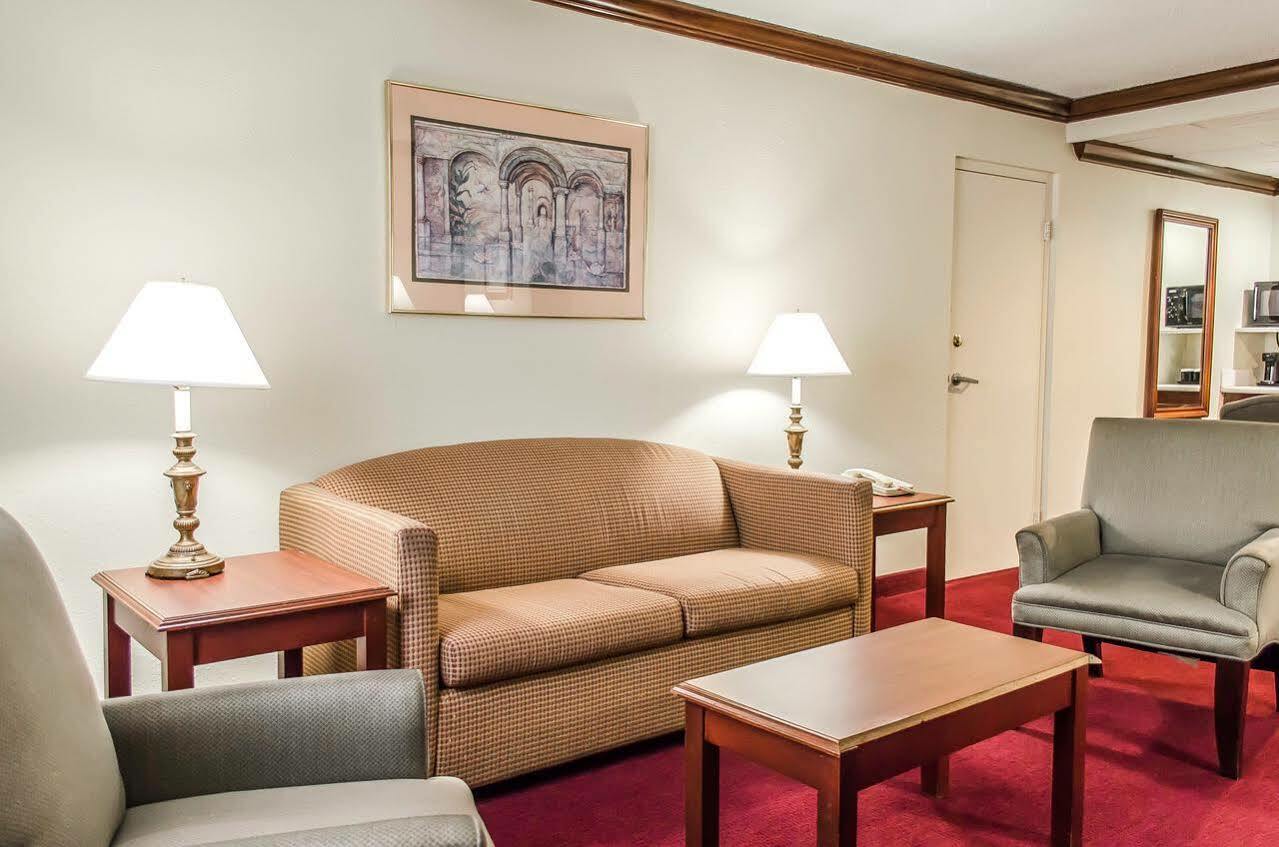 Norwood Inn Hudson מראה חיצוני תמונה